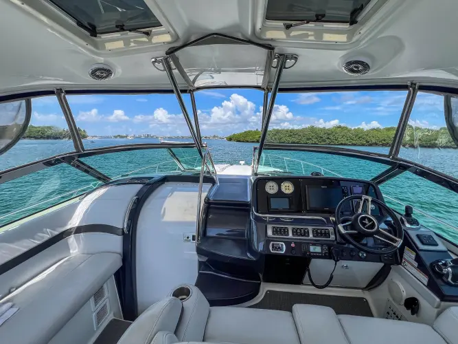 Liquid Asset Yacht Photos Pics 