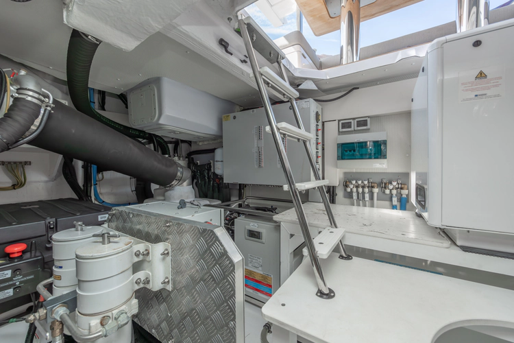 Dolce Vita Yacht Photos Pics 