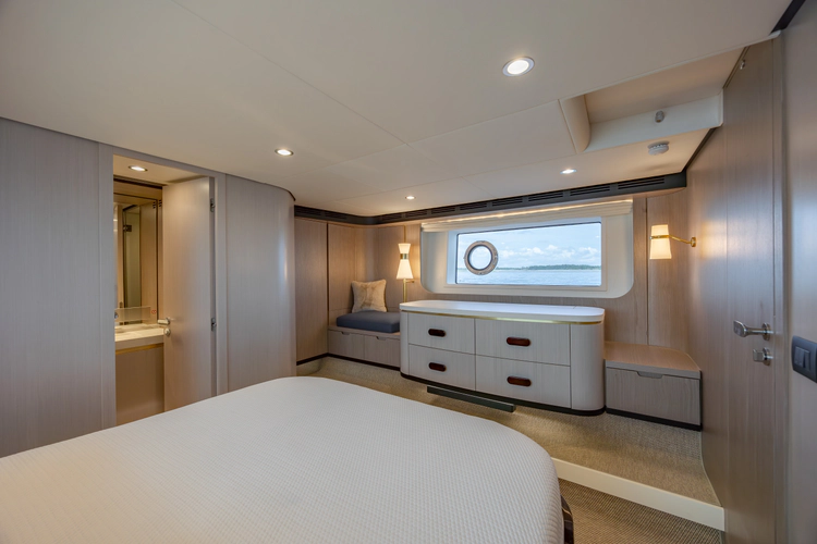 Dolce Vita Yacht Photos Pics 