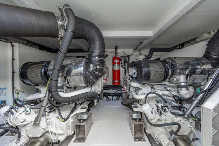 Dolce Vita Yacht Photos Pics 