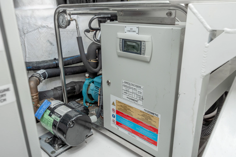 Dolce Vita Yacht Photos Pics 