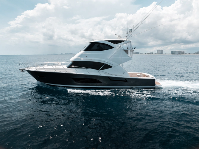 Island Moon Yacht Photos Pics 