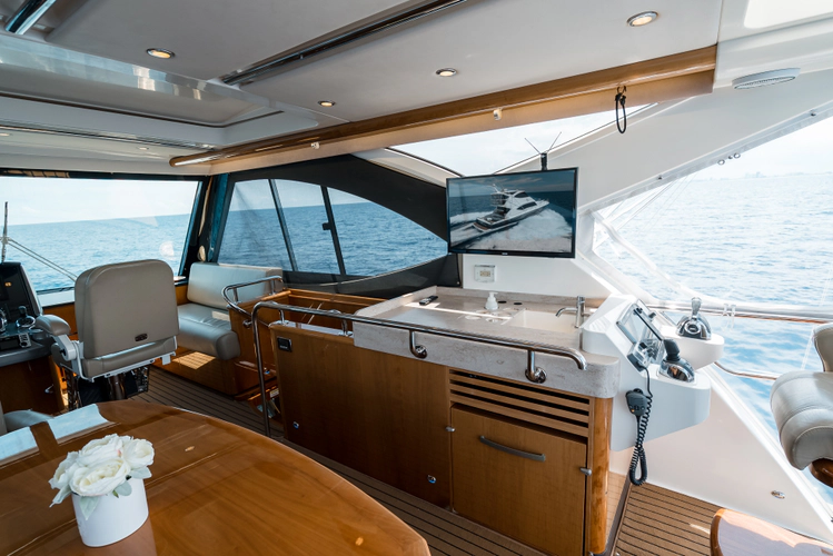 Island Moon Yacht Photos Pics 