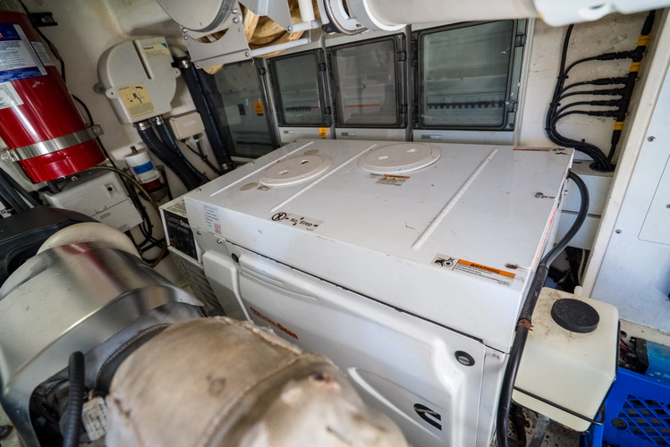Island Moon Yacht Photos Pics 