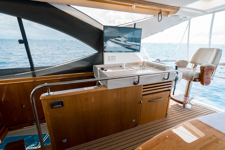 Island Moon Yacht Photos Pics 