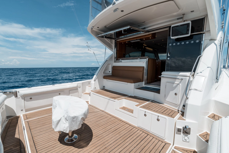 Island Moon Yacht Photos Pics 