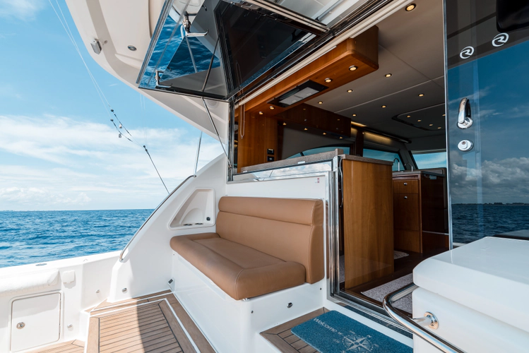 Island Moon Yacht Photos Pics 