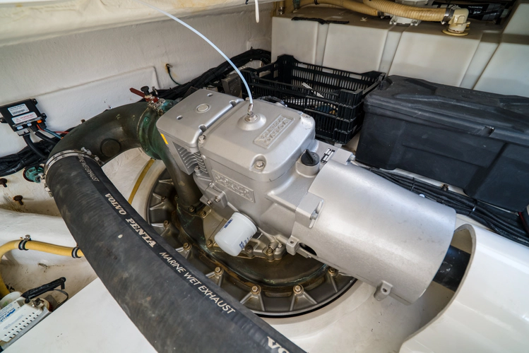 Island Moon Yacht Photos Pics 