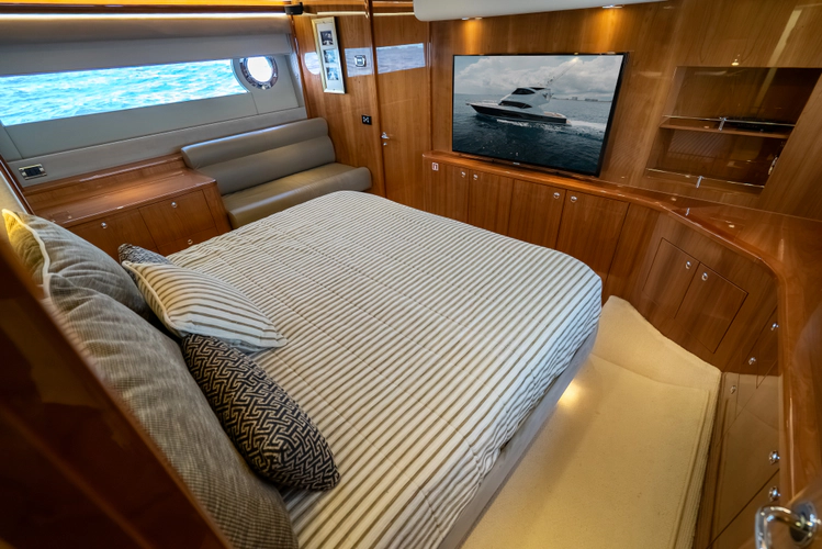 Island Moon Yacht Photos Pics 