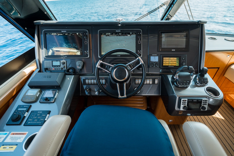 Island Moon Yacht Photos Pics 