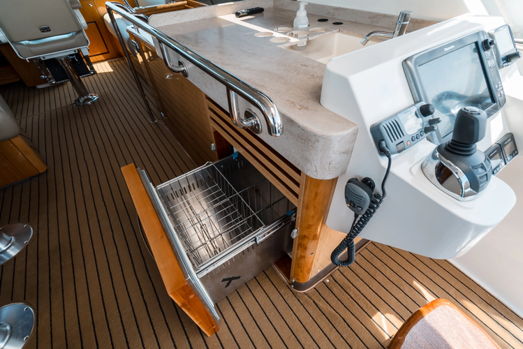Island Moon Yacht Photos Pics 