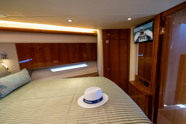 Island Moon Yacht Photos Pics 