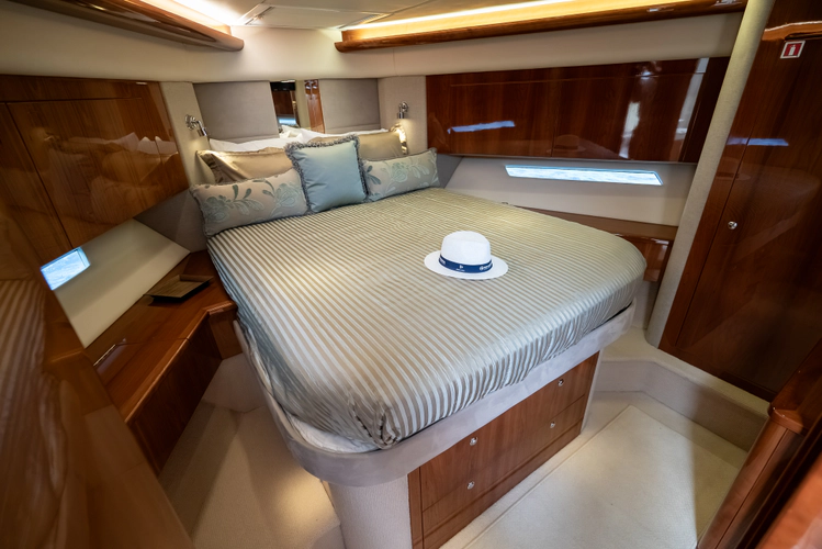 Island Moon Yacht Photos Pics 
