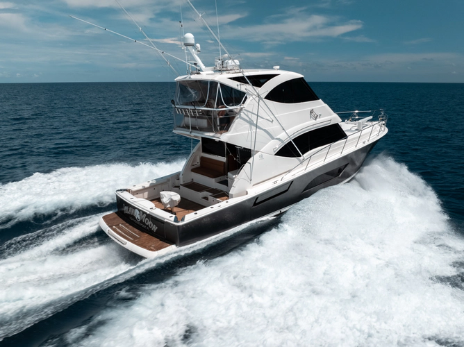 Island Moon Yacht Photos Pics 