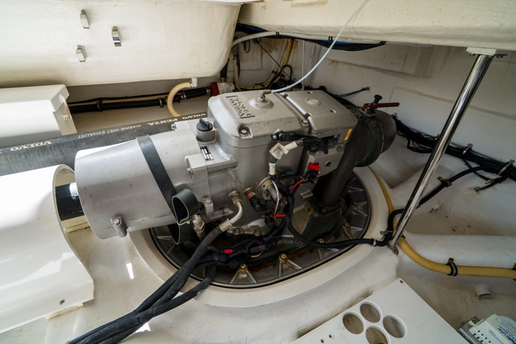 Island Moon Yacht Photos Pics 