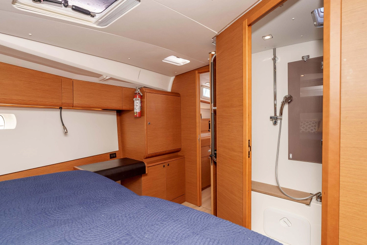 Victory Yacht Photos Pics 