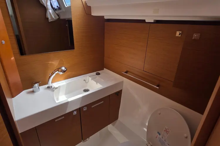 Victory Yacht Photos Pics 