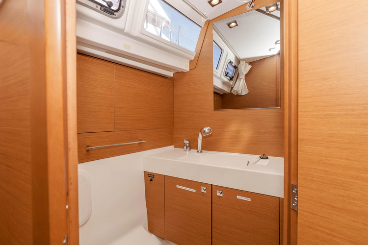 Victory Yacht Photos Pics 