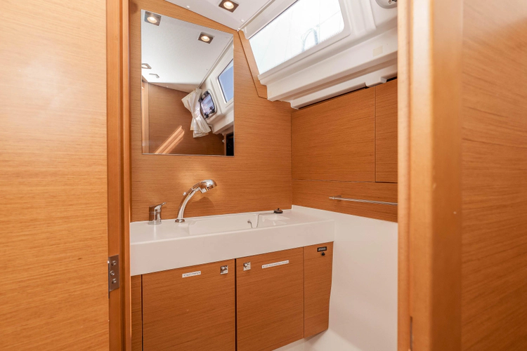 Victory Yacht Photos Pics 