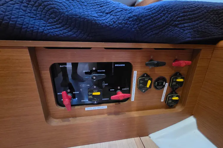 Victory Yacht Photos Pics 