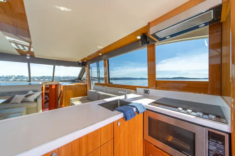 Esacpe Yacht Photos Pics 