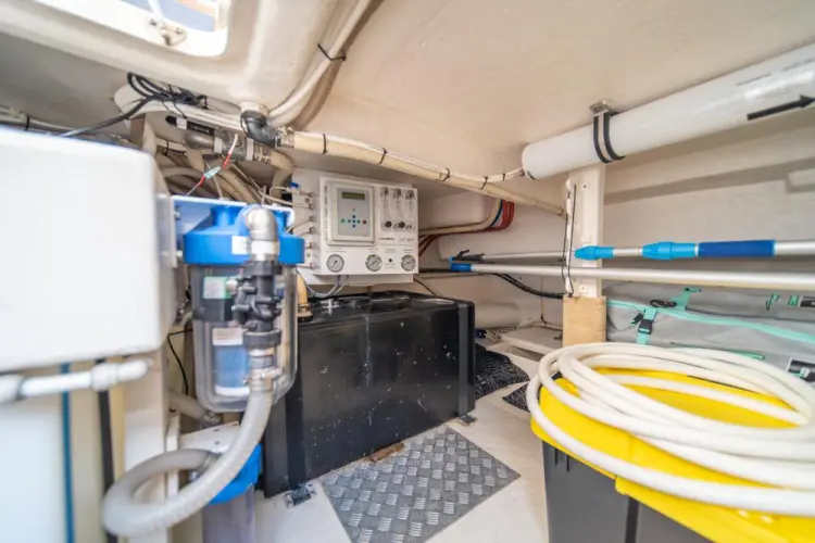 Esacpe Yacht Photos Pics 