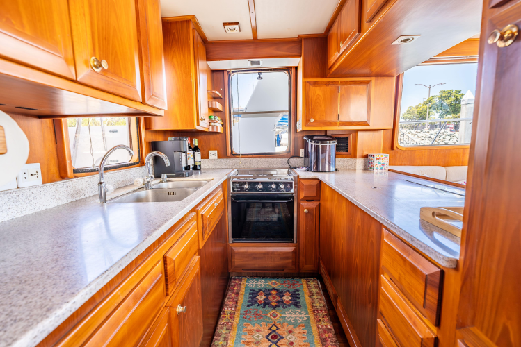 Si Como No Yacht Photos Pics 