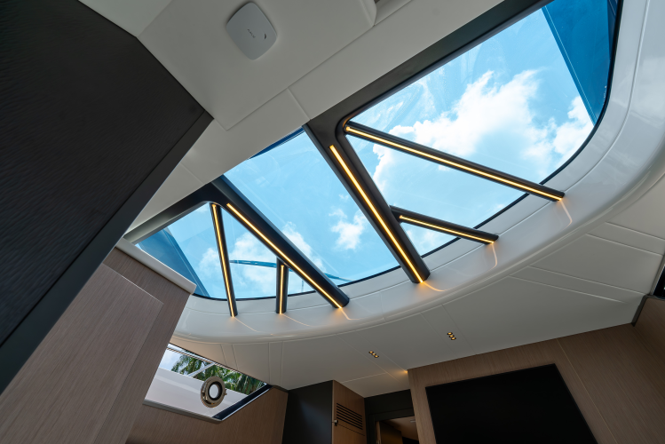 Superhawk 55 Yacht Photos Pics 