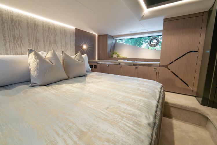 Superhawk 55 Yacht Photos Pics 