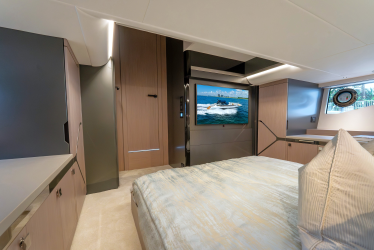 Superhawk 55 Yacht Photos Pics 