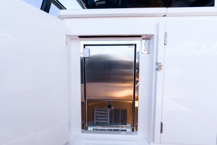 Superhawk 55 Yacht Photos Pics 