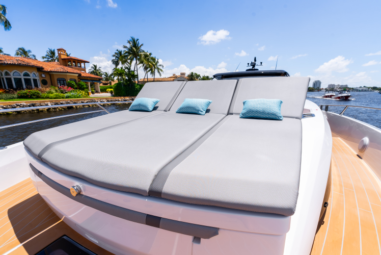 Superhawk 55 Yacht Photos Pics 