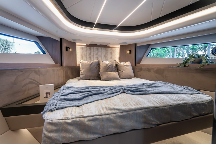 Superhawk 55 Yacht Photos Pics 