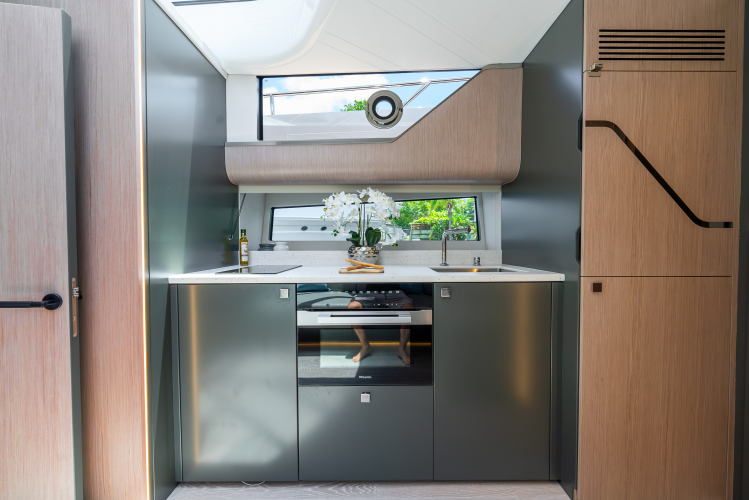 Superhawk 55 Yacht Photos Pics 