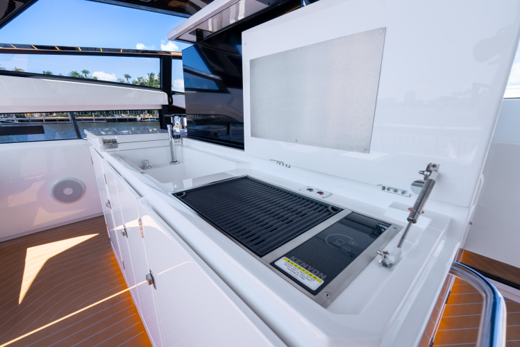 Superhawk 55 Yacht Photos Pics 