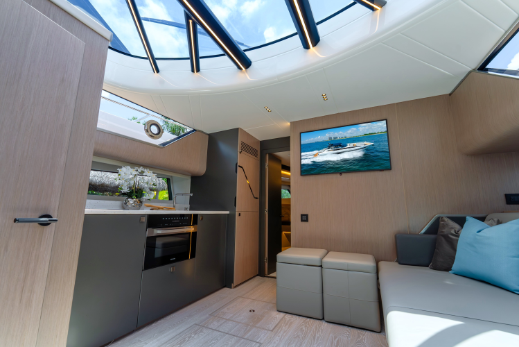 Superhawk 55 Yacht Photos Pics 