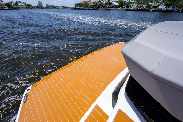 Superhawk 55 Yacht Photos Pics 