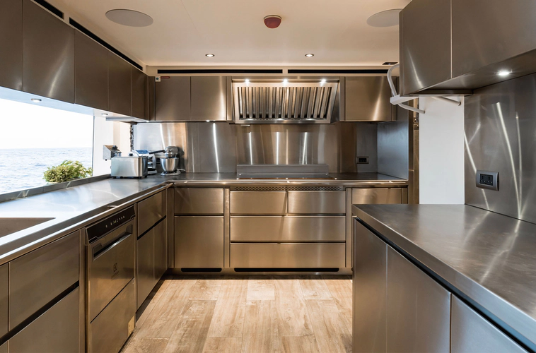 Majesty 120 Yacht Photos Pics 