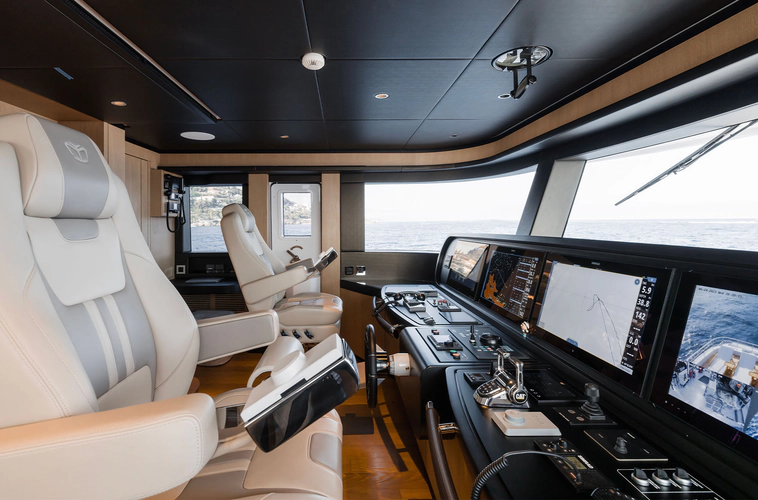 Majesty 120 Yacht Photos Pics 