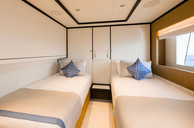 Majesty 120 Yacht Photos Pics 