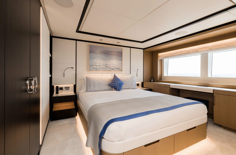 Majesty 120 Yacht Photos Pics 