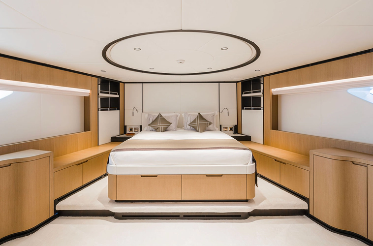 Majesty 120 Yacht Photos Pics 