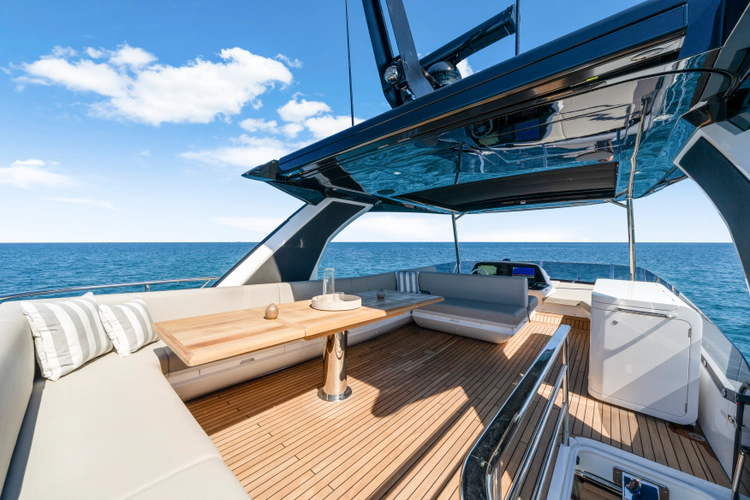 Manhattan 68 Yacht Photos Pics 