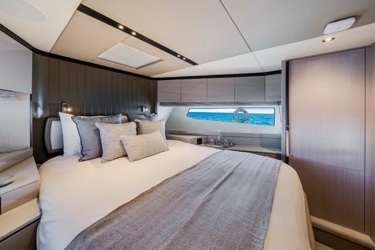 Manhattan 68 Yacht Photos Pics 