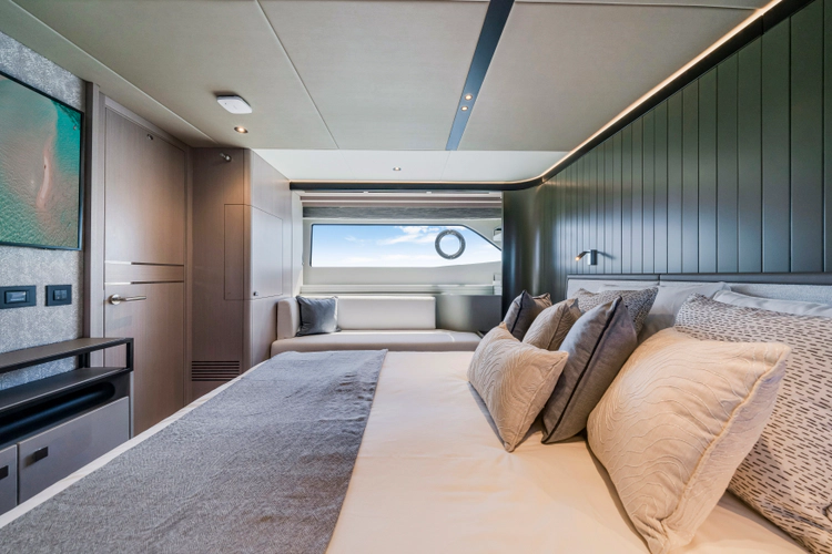 Manhattan 68 Yacht Photos Pics 