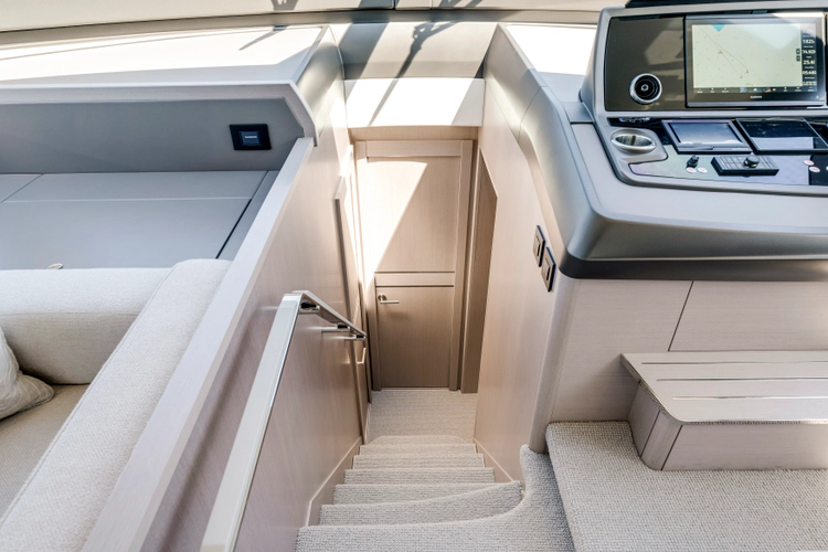 Manhattan 68 Yacht Photos Pics 