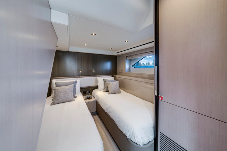 Manhattan 68 Yacht Photos Pics 