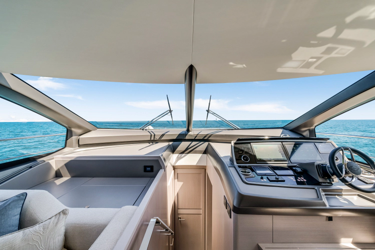 Manhattan 68 Yacht Photos Pics 