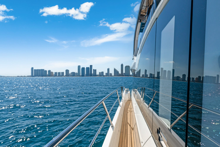 Manhattan 68 Yacht Photos Pics 