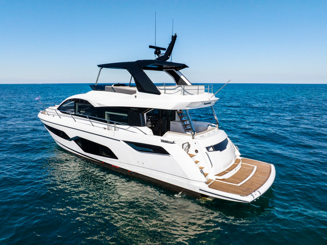 Manhattan 68 Yacht Photos Pics 